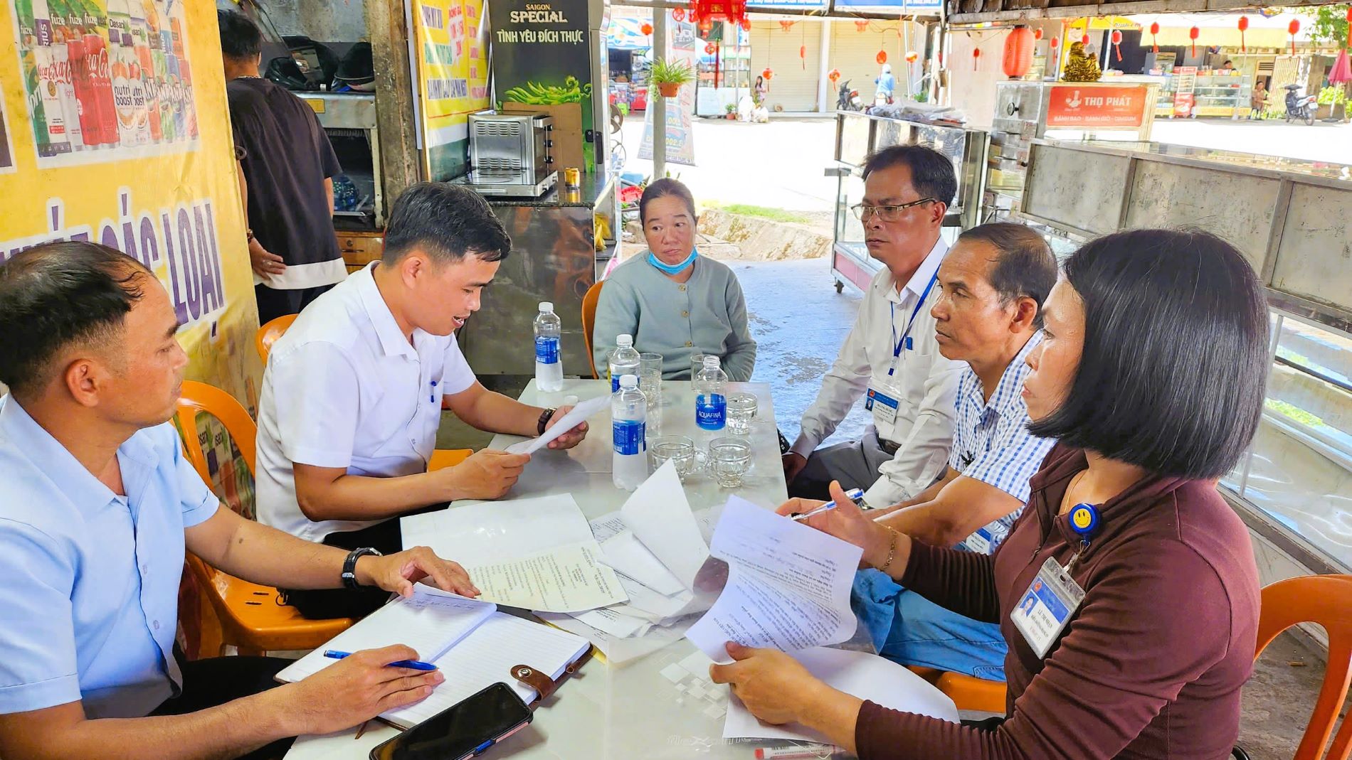 luc luong chuc nang lam viec voi chu tiem banh mi