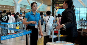 luong khach du lich he qua san bay tan son nhat gan bang cao diem tet 897