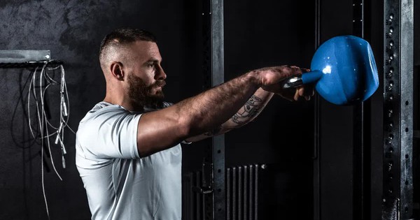 Man Kettlebell Swing 1763738676466771923782 167 0 795 1200 Crop 1763738719284473673411