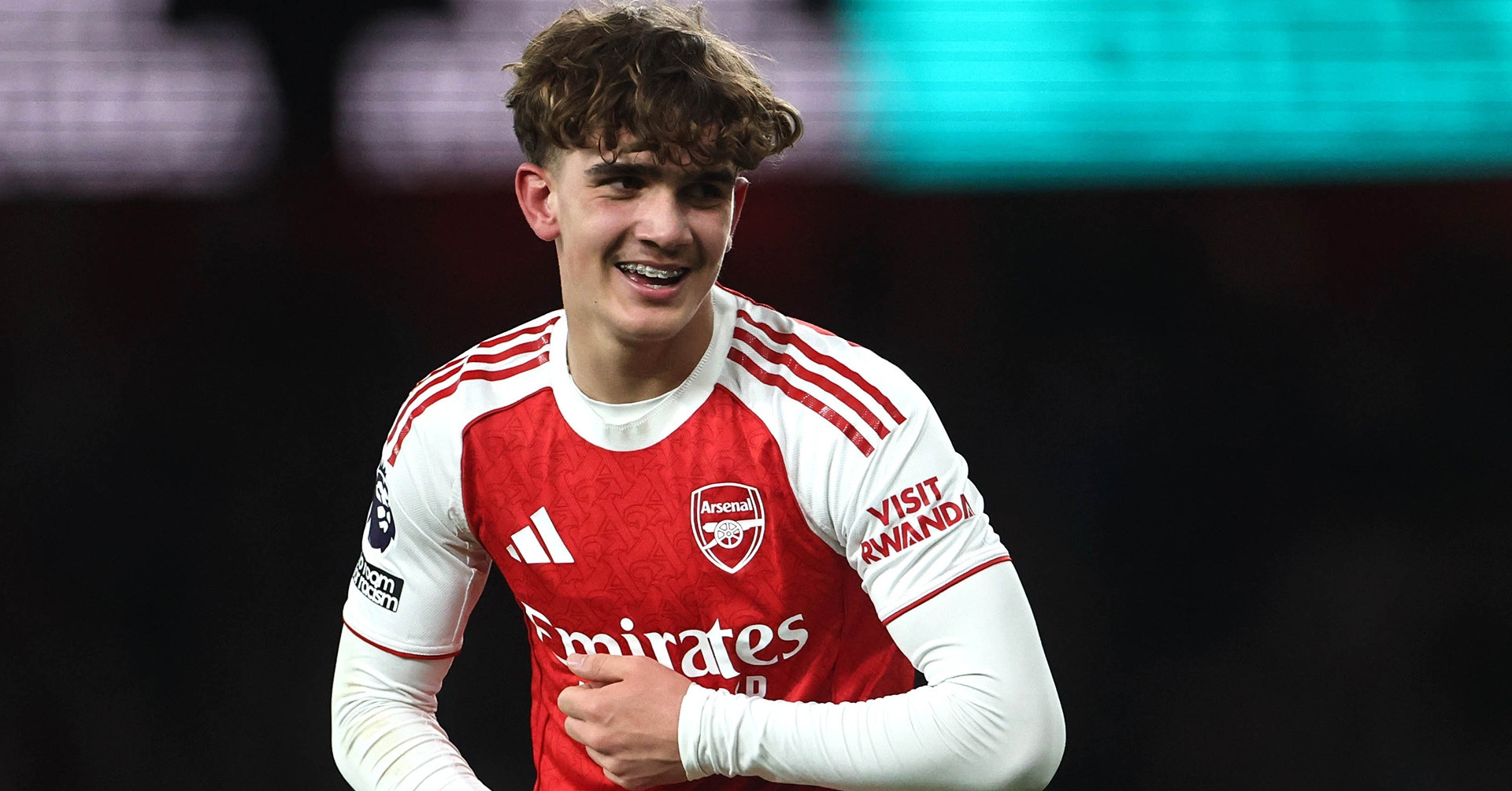 max dowman cau be nieng rang arsenal viet lich su premier league 2918