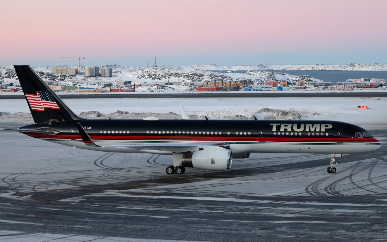 may bay Trump con ha canh o Nuk Greenland ap