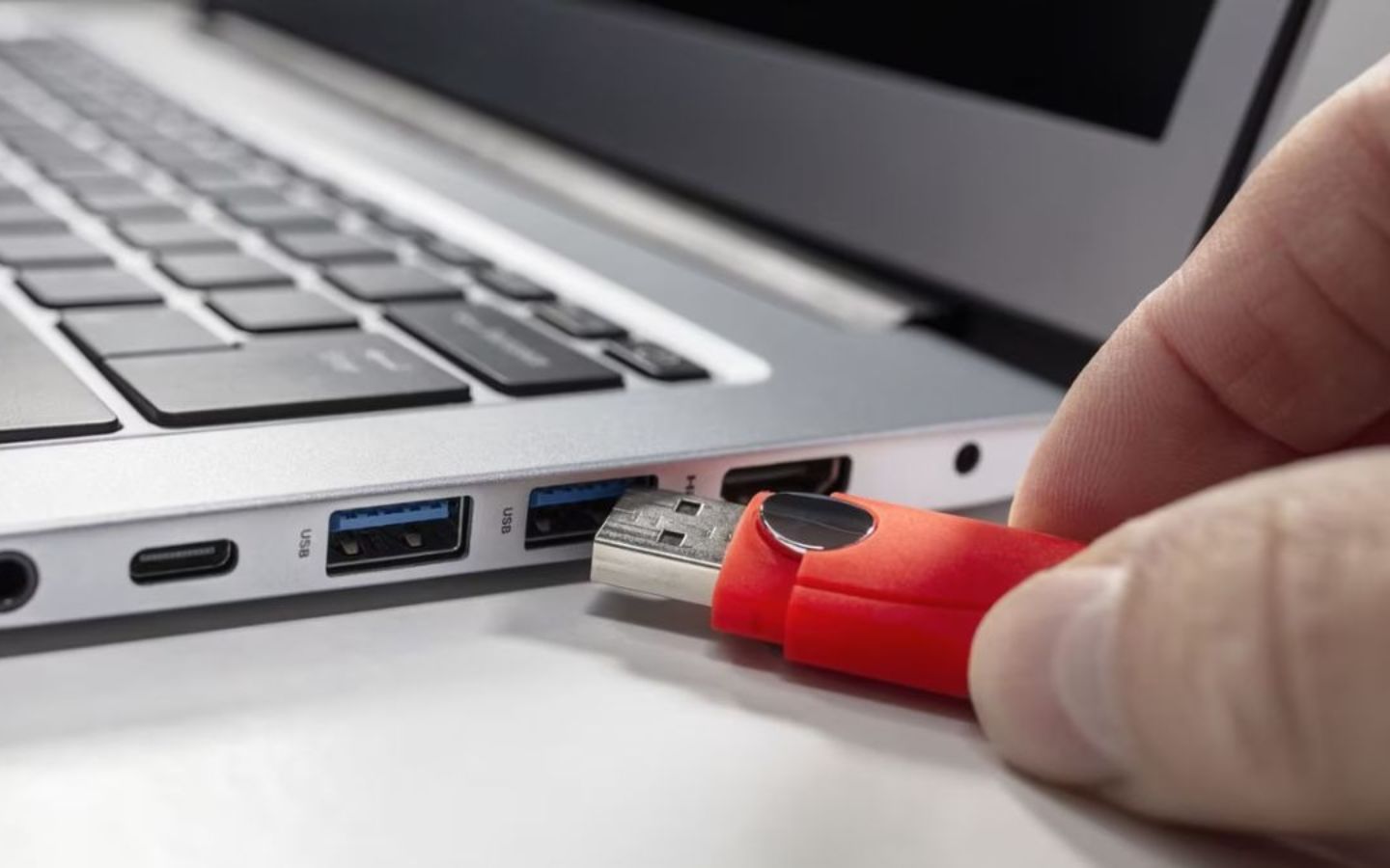 May Tinh Khong Nhan Ban Phim 2