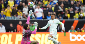 mbappe toa sang phap danh bai brazil du choi thieu nguoi 332