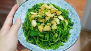 meo xao rau muong xanh biec gion tan de nguoi khong tham den 130843