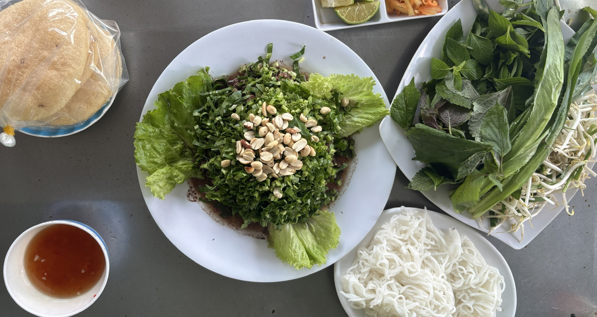 mon la trong mam com dai khach o vinh long co gai ha noi an lien 2 bat vi ngon 1383