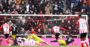 mu may man thoat thua truoc sunderland 2341