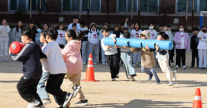 Nam Phu Huynh Xep Hang Gianh Suat Cho Con Hoc 1098