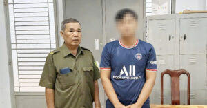 nam sinh vien ra dau thu sau khi trom gan 250 trieu dong cua hang xom 1318