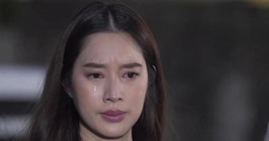 nghe tieng nuoc xa luc 2 gio sang toi len nhin qua khe cua nha tam roi guc xuong khoc nuc no vi hanh