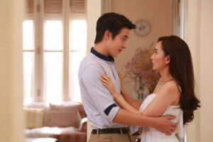 nghi vo giau trai trong nha toi pha cua xong vao de roi chet lang truoc canh tuong trong can phong t