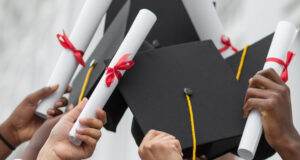 Nghien Cuu Sinh Tien Si Uong Nhieu Thuoc Ngu Vi Khong Duoc Trao Bang O Le Tot Nghiep 3169