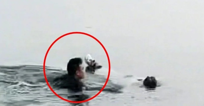 Nguoi Ban Khoai Lang Lao Xuong Ho Nuoc Lanh Cuu Phu Nu Suyt Chet Duoi 640