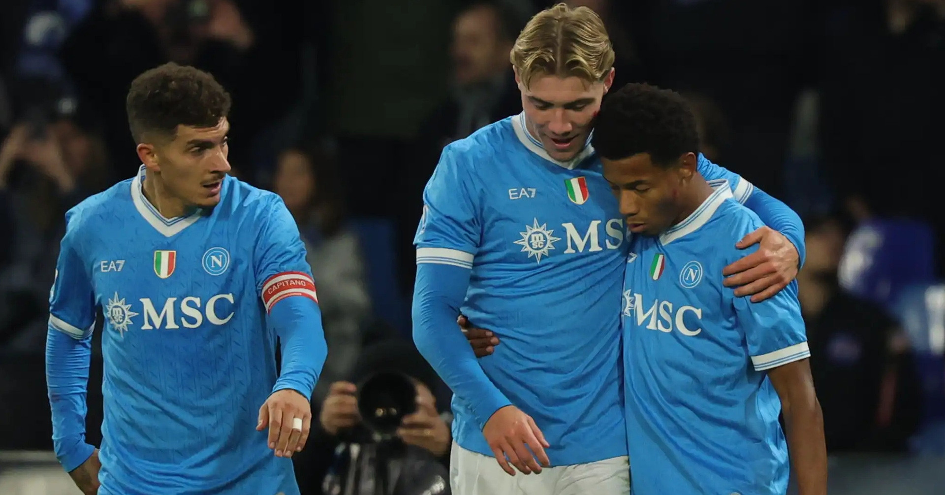 Nguoi Cu Mu Dua Napoli Len Dau Bang Serie A 740