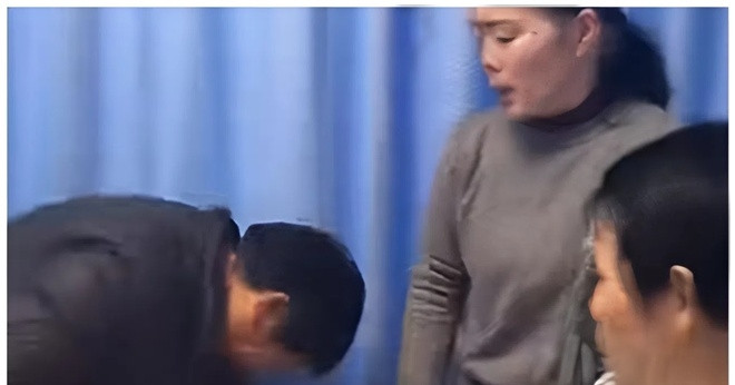 Nguoi Dan Ong Khiem Thinh Lao Vao Cuu Nguoi Mat Mot Chan Van Khong Sao Ca 1323