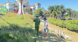 Nguoi Dan Ong Tu Vong Bat Thuong Ben Bo Ho Nam Nghieng Tren Xe Dap 1303