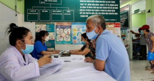 Nguoi Gia Kham Chua Benh 1703650139756414612056 25 108 341 614 Crop 17649109951381438676453