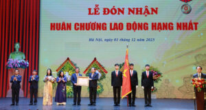 Nha Xuat Ban Chinh Tri Quoc Gia Su That Nhan Huan Chuong Lao Dong Hang Nhat 1531