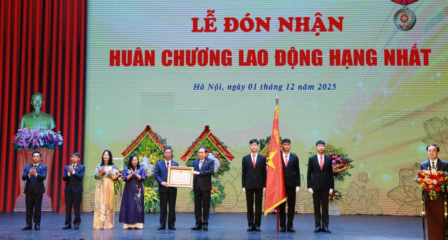 Nha Xuat Ban Chinh Tri Quoc Gia Su That Nhan Huan Chuong Lao Dong Hang Nhat 1531