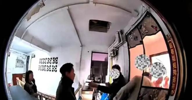 Nhac Hang Xom Khong Do Rac Bua Bai Co Gai Bi Nhom Nguoi Danh Da Man 613