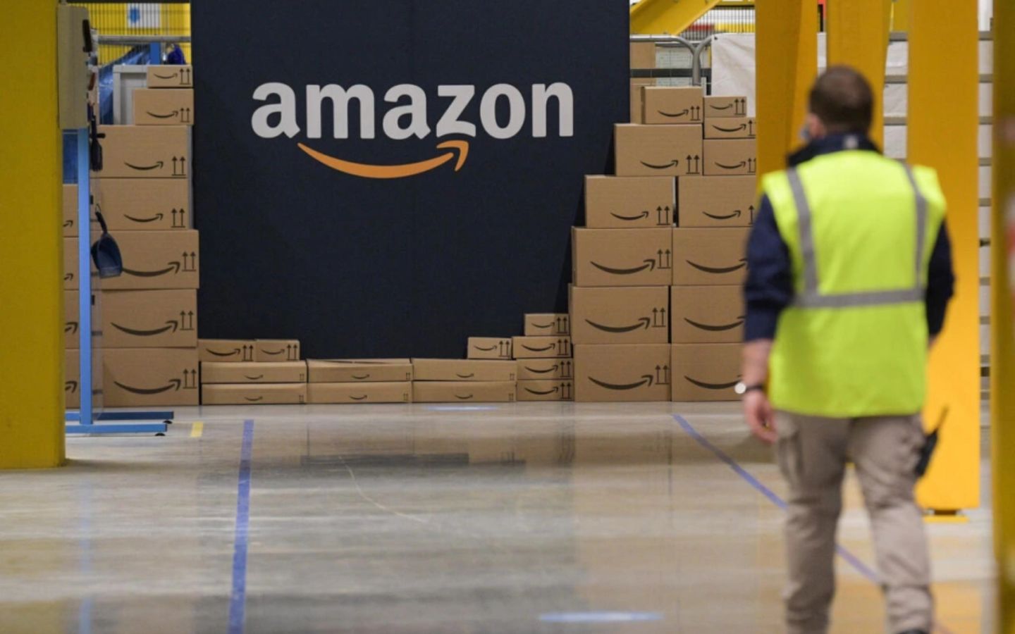 Nhan Vien Amazon Lo Lang Khi Ai Trien Khai