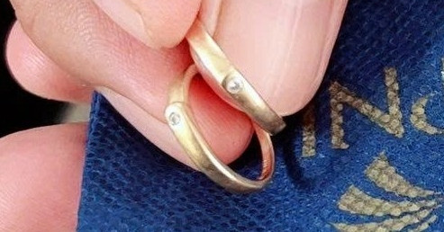 Nhat Tui Vang Co Ca Nhan Cuoi Trong Do Cuu Tro Nguoi Da Nang Tim Chu Nhan 3389