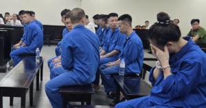 nhom xa hoi den buon ban than loi dung su noi tieng cua huan hoa hong de lua 2824