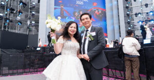 Nhung Co Dau U80 U70 Lan Dau Mac Vay Cuoi Nam Tay Chong Trong Su Kien Dac Biet 1133