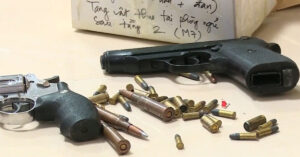 Nongdocontrencaotoc00 02 08 13Still004 1097