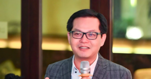 nsnd trung hieu lam giam khao cuoc thi hat 2551