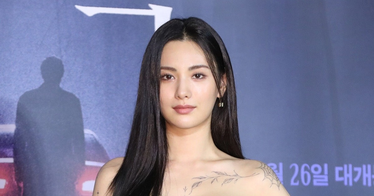 Nu Ca Si Dep Nhat The Gioi Khong Che Cuop Co Hung Khi Xong Vao Nha 1740