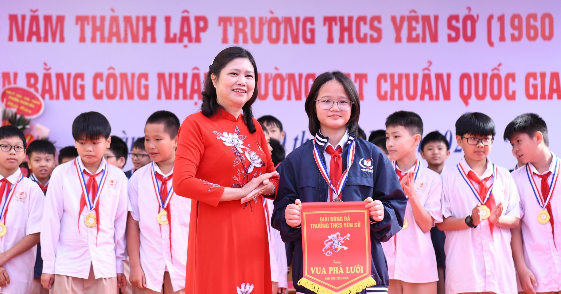Nu Sinh Ha Noi Gianh Vua Pha Luoi O Giai Bong Da Co Nhieu Ban Nam Tham Du 2881