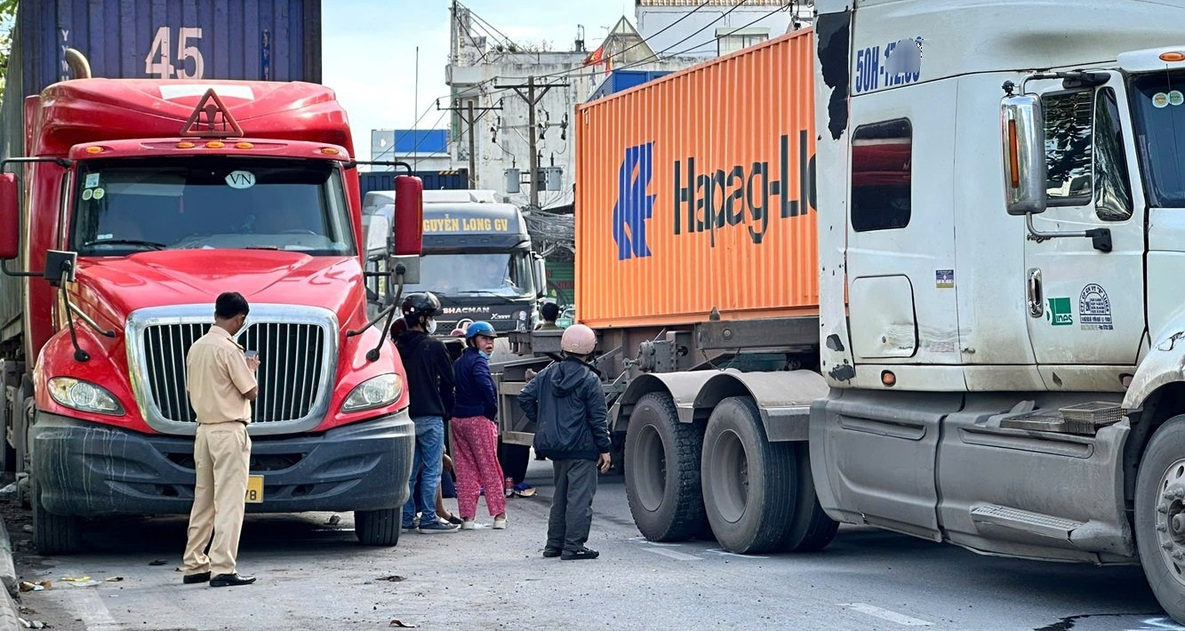 Nu Sinh Lop 9 Tu Vong Thuong Tam Duoi Banh Xe Container O Tphcm 1634