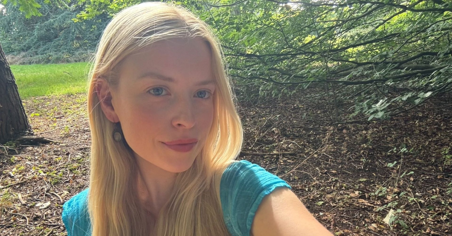 Nu Tien Si Xinh Dep 27 Tuoi Dang Anh Nhan Bang Bat Ngo Nhan Binh Luan Khiem Nha 3633