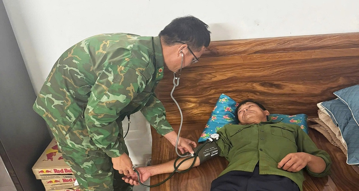 Nuoc Bat Ngo Tran Vao Tau 7 Nguoi Phai Nhay Xuong Bien 1199