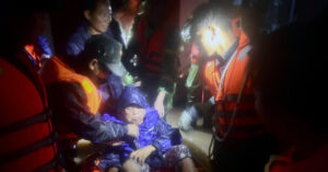 Nuoc Lu Dang Cao Dot Ngot Trong Dem Nguoi Dan Nha Trang Len Mang Cau Cuu 87