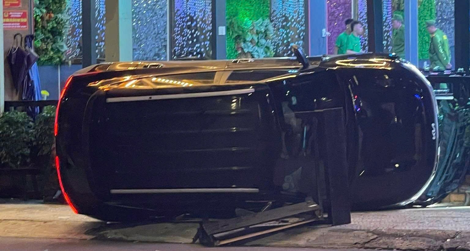 O To 5 Cho O Quang Tri Bat Ngo Lao Len Via He Dam Trung Nhom Nguoi 921