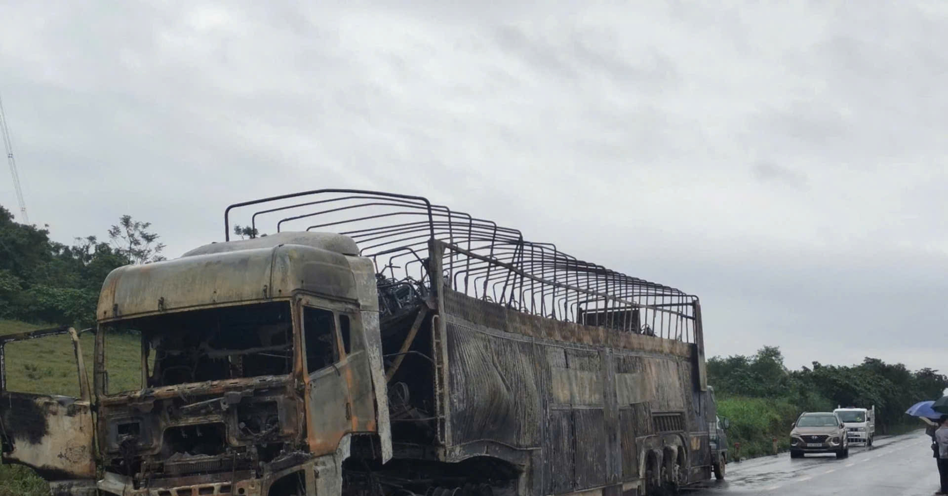 O To Cho 128 Xe May Bat Ngo Boc Chay Tro Khung 2959