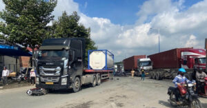 Ong Ba Cho Chau Ngoai Tren Xe May Va Cham O To O Tphcm Ca 3 Tu Vong 491