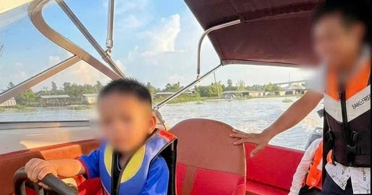 phat gan 17 trieu dong nguoi bo de con 4 tuoi lai ca no quay clip dang mang 1084