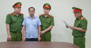 phu tho bat giam doc hieu truong an chan tien tro cap 465