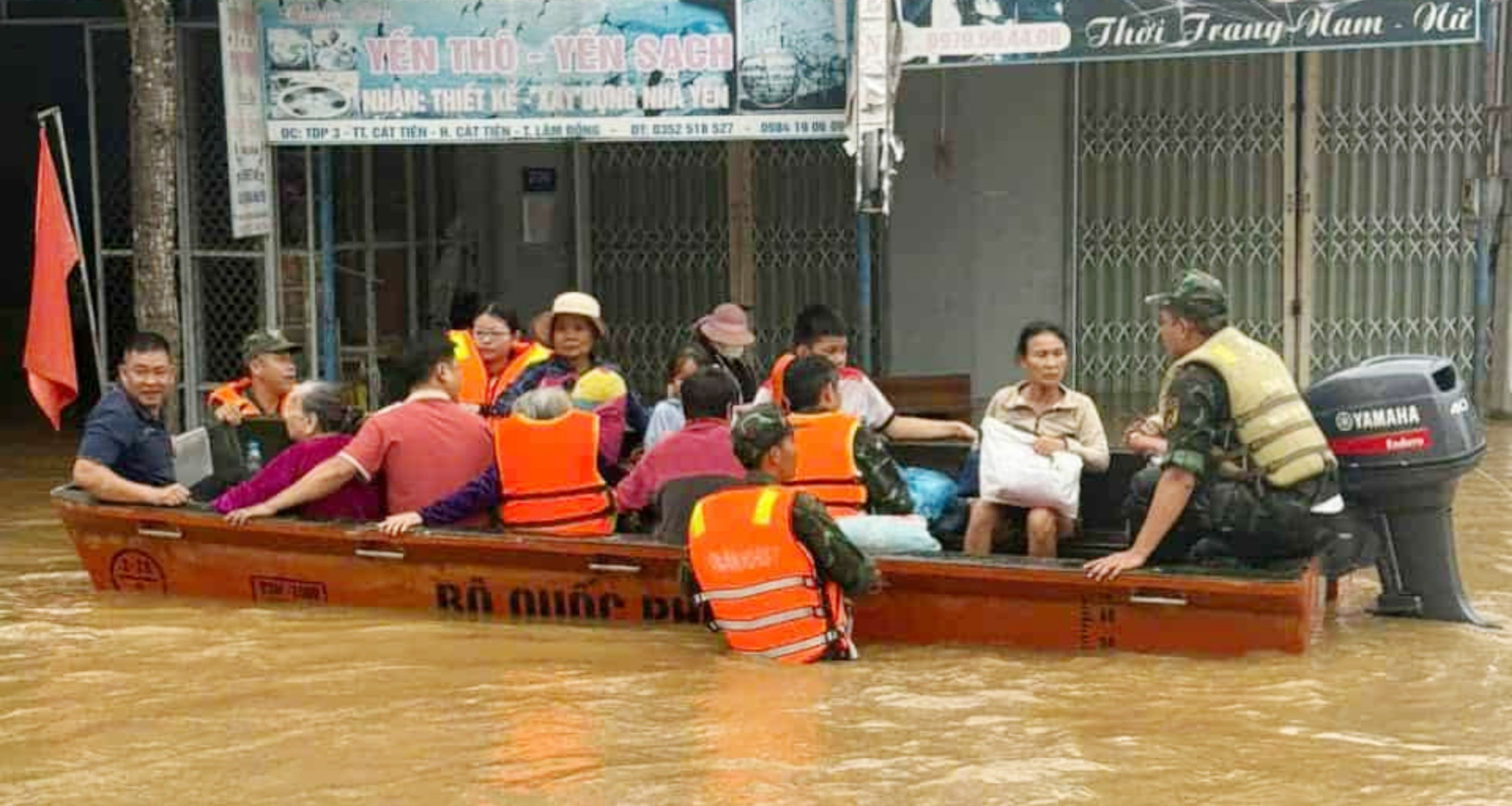 Quan Doi O Dong Nai Len Duong Trong Dem Cuu Dan Khoi Lu Cao Gan 2M 1405