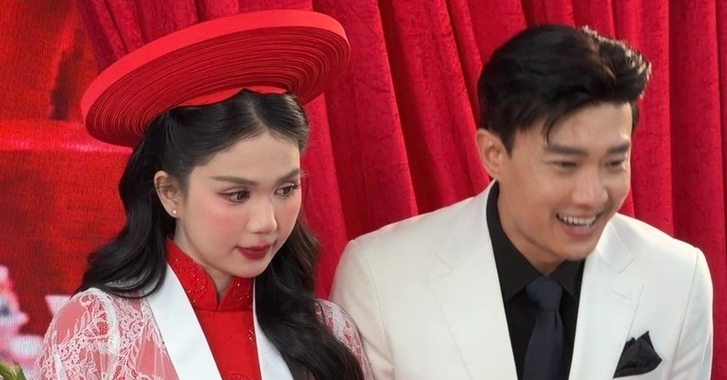 quoc truong dang anh cuoi ngoc trinh hoa hau thanh thuy trinh thang binh hen ho 2194