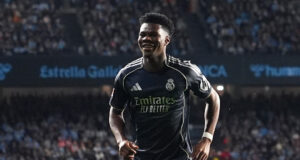 real madrid thoat hiem phut bu gio tiep tuc bam duoi barcelona 112