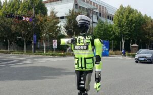 Robot Giao Thong Tai Trung Quoc