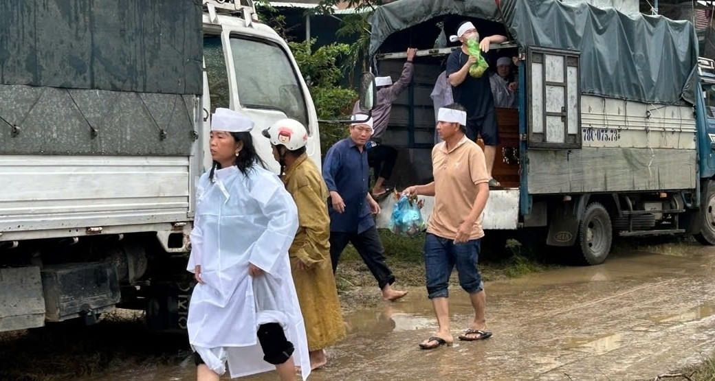 Ron Lu Hoa Thinh Mot Thon 7 Nguoi Chet Co Ca Cap Vo Chong O Lai Trong Dan Bo 1590