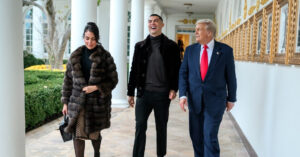 Ronaldo Cuoi Nghieng Nga Khi Di Dao Cung Tong Thong Donald Trump 168