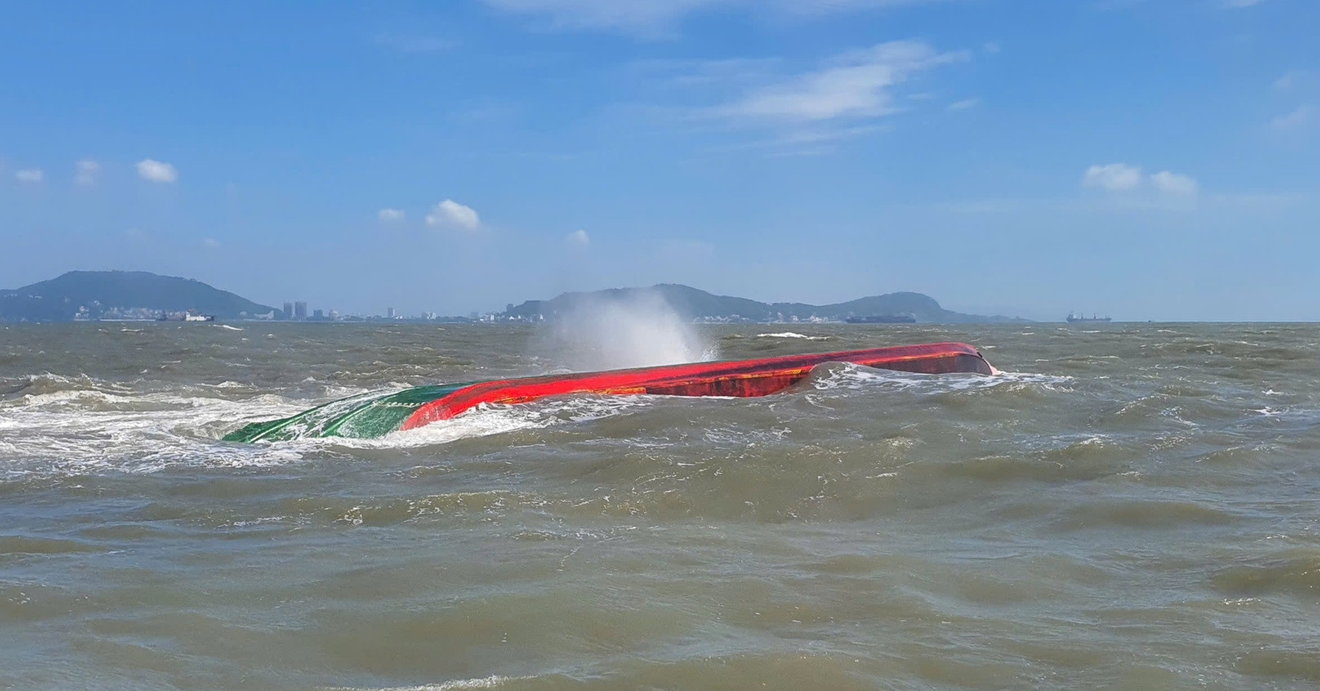 Sa Lan Cho 3 Nguoi Bat Ngo Chet May Lat Up O Bien Vung Tau 1838