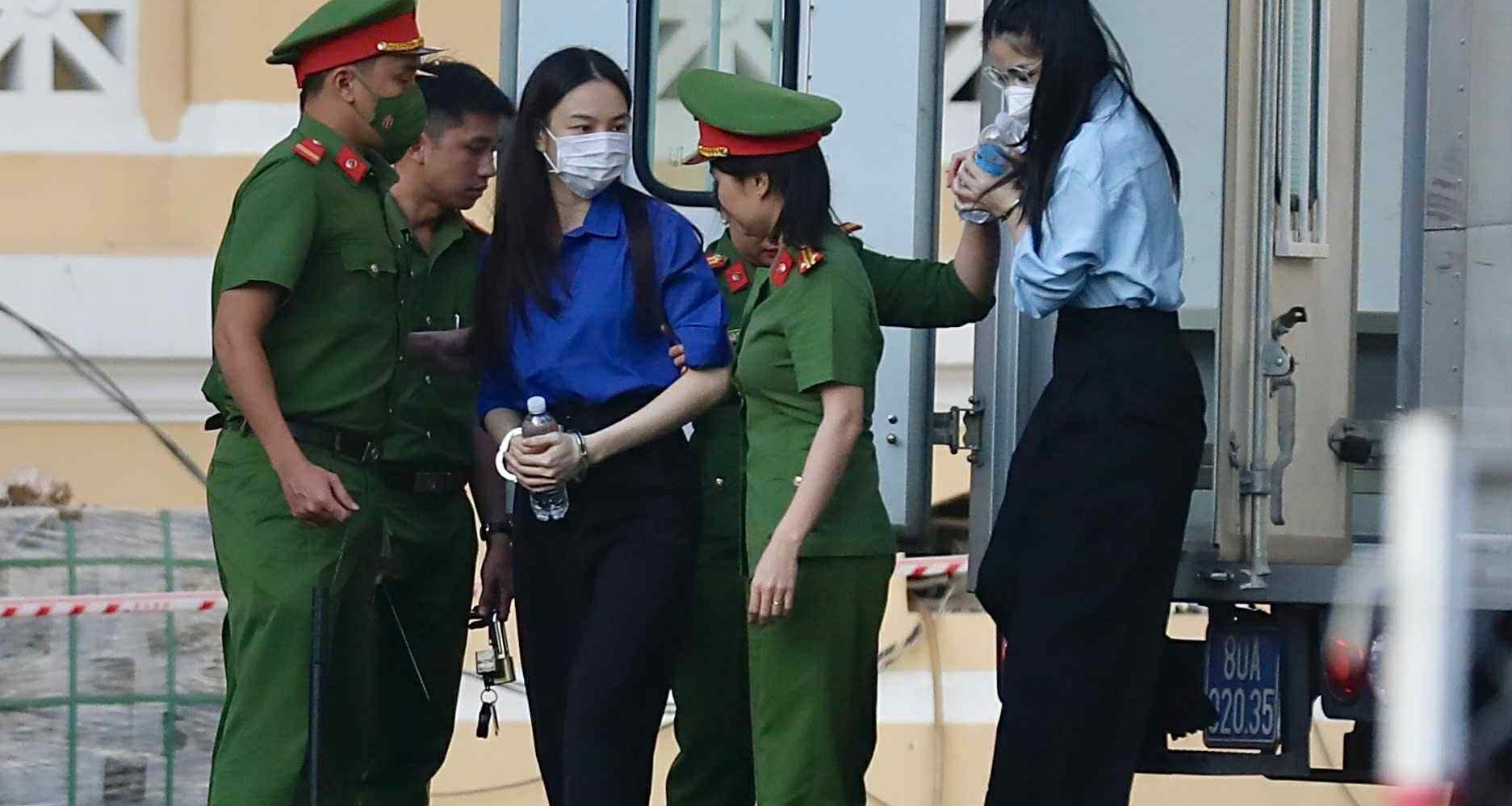 Sang Nay Hoa Hau Thuy Tien Hang Du Muc Quang Linh Vlogs Hau Toa Vu Keo Kera 862