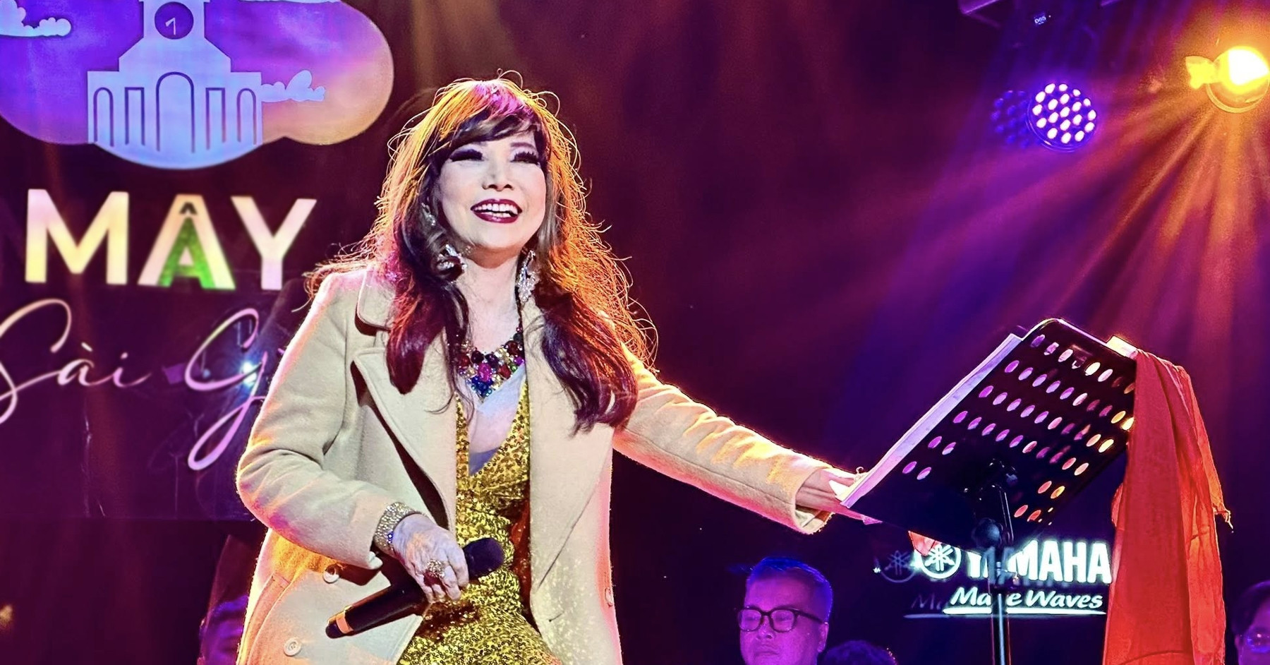 Show Dien Cuoi Cua Danh Ca Bao Yen Trinh Kim Chi Va Quyen Linh Het Minh Cuu Tro 2023