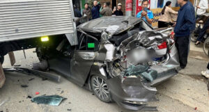 Tai Nan Lien Hoan Giua 6 O To Xe Con Bep Dum 544